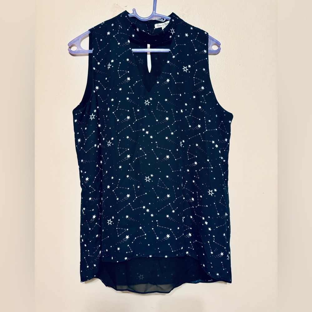 LAST CHANCE- Star blouse with triangle cutout over throat area. - Picture 2 of 6